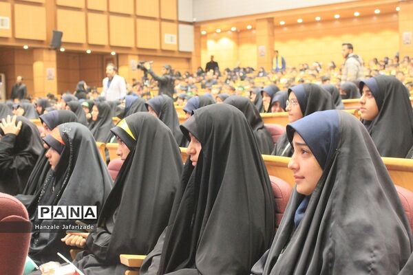 مراسم یادبود شهدای دانش‌آموز حادثه تروریستی گلزار شهدا کرمان