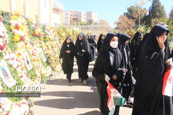 مراسم یادبود شهدای دانش‌آموز حادثه تروریستی گلزار شهدا کرمان