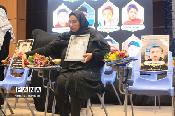 مراسم یادبود شهدای دانش‌آموز حادثه تروریستی گلزار شهدا کرمان