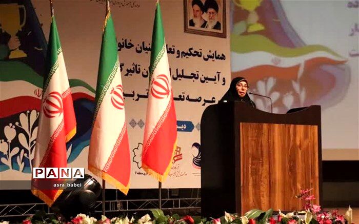 زنان هنر الگو شدن و الگوسازی را دارند