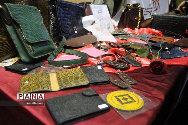 نمایشگاه دستاوردهای هنرستان های دخترانه