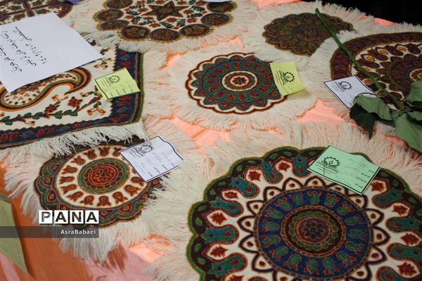 نمایشگاه دستاوردهای هنرستان های دخترانه