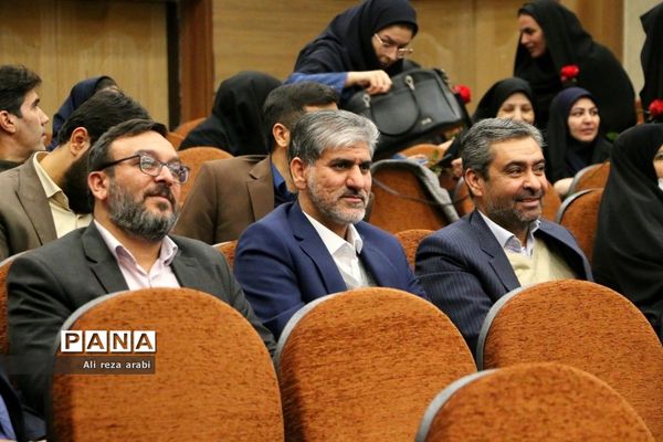 همایش تجلیل از بانوان شاغل در دستگاه‌های اجرایی کاشمر