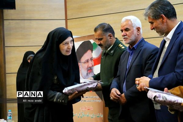 همایش تجلیل از بانوان شاغل در دستگاه‌های اجرایی کاشمر