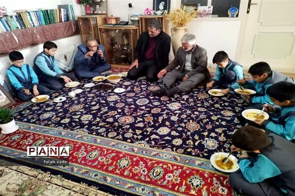 دیدار دانش‌آموزان دبستان قاسم ابن‌الحسن با خانواده شهید هادی غلامی نژاد