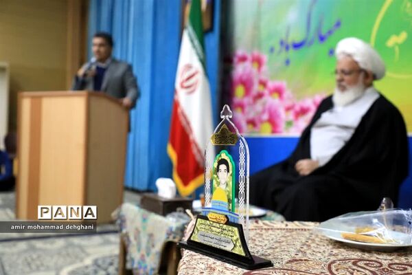 دیدار دانش‌آموزان اشکذر با امام جمعه یزد