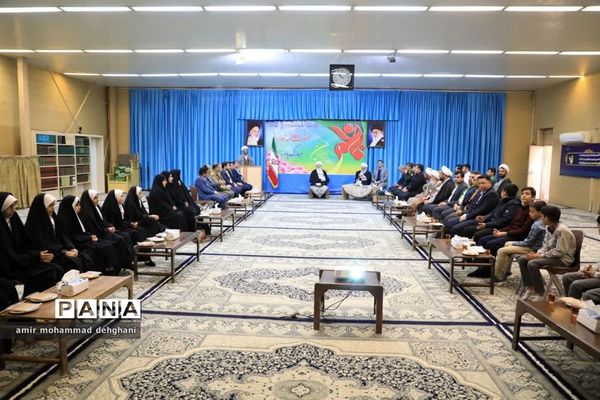 دیدار دانش‌آموزان اشکذر با امام جمعه یزد