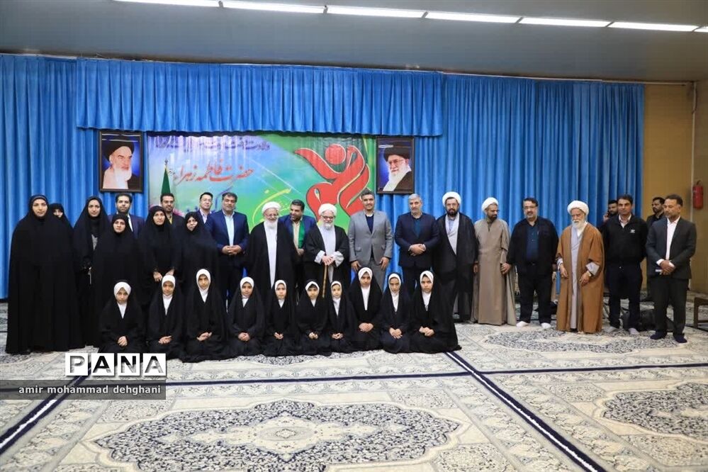 دیدار دانش‌آموزان اشکذر با امام جمعه یزد