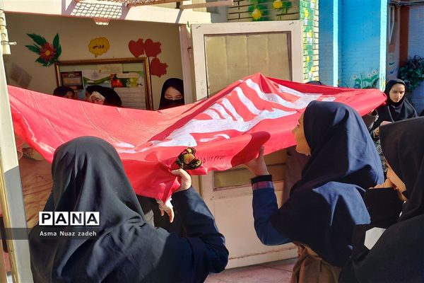 پرچم اباعبدالله الحسین (ع) در دبیرستان حداد ۲