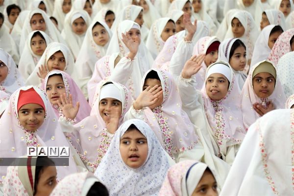 جشن تکلیف دو هزار نفری دانش‌آموزان یزد