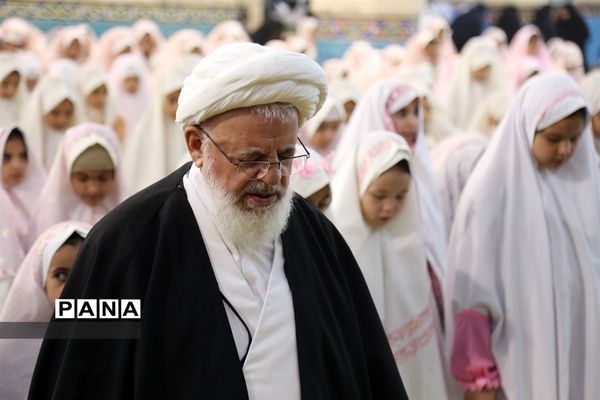 جشن تکلیف دو هزار نفری دانش‌آموزان یزد