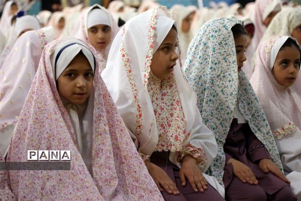 جشن تکلیف دو هزار نفری دانش‌آموزان یزد