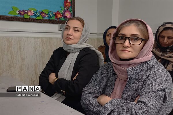 جلسه آموزش خانواده در دبیرستان شاهد شهدای اقتدار شهرستان ملارد