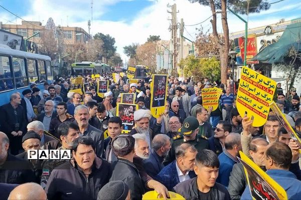 خروش انقلابی مردم ورامین در محکومیت از عملیات تروریستی کرمان