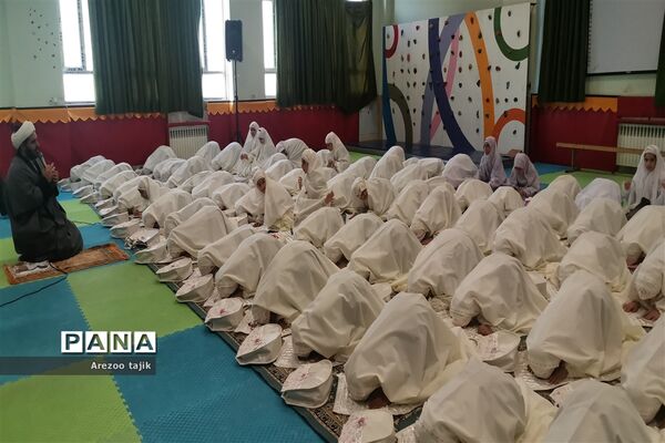 جشن تکلیف دانش‌آموزان دبستان زنده یاد قمصری