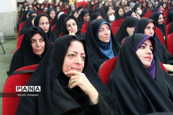 نخستین همایش شیوه‌های صحیح انتقال مفاهیم انسانی به کودک و نوجوان