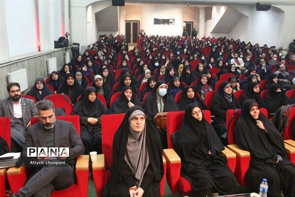 نخستین همایش شیوه‌های صحیح انتقال مفاهیم انسانی به کودک و نوجوان