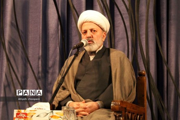 نخستین همایش شیوه‌های صحیح انتقال مفاهیم انسانی به کودک و نوجوان