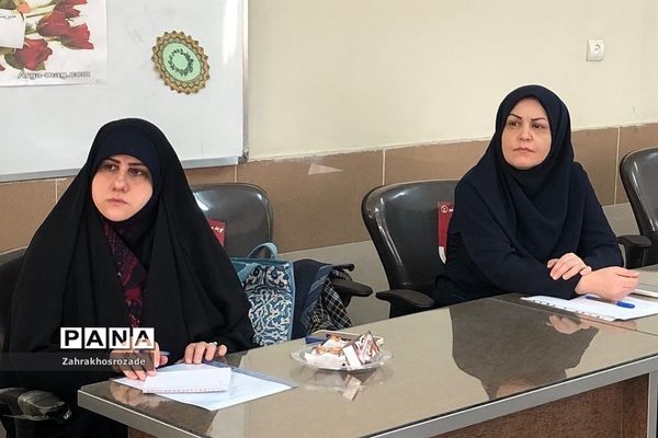 جلسه مشاوران متوسطه دوم و هنرستان‌ها در ناحیه دو شهرری