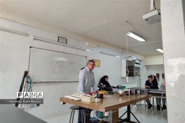 بازدید دانش‌آموزان آموزشگاه شاهدفاطمه الزهرا(س) ازآزمایشگاه پژوهش‌سرای رازی