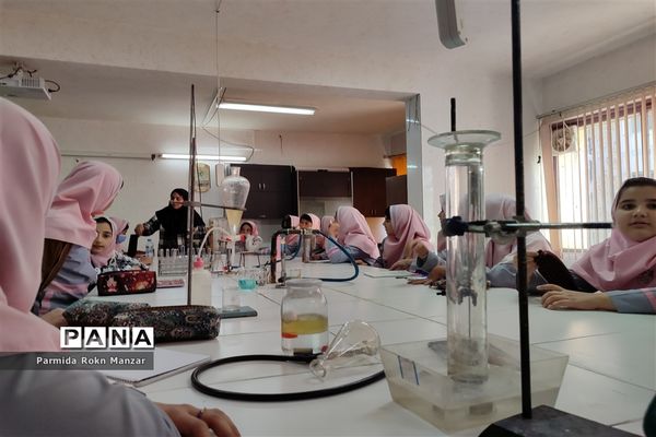 بازدید دانش‌آموزان آموزشگاه شاهدفاطمه الزهرا(س) ازآزمایشگاه پژوهش‌سرای رازی