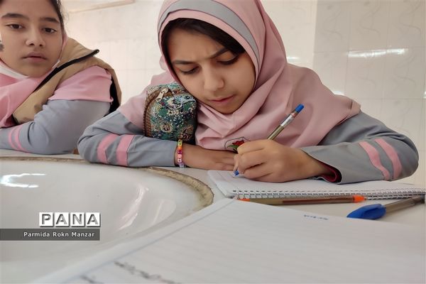 بازدید دانش‌آموزان آموزشگاه شاهدفاطمه الزهرا(س) ازآزمایشگاه پژوهش‌سرای رازی