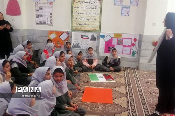 صبحگاه مقاومت و مراسم بزرگداشت شهدای دانش‌آموز حادثه تروریستی کرمان درمدارس ابرکوه