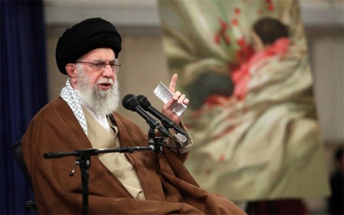همه افراد تاثیرگذار باید برای حضور مردم در صحنه تلاش کنند