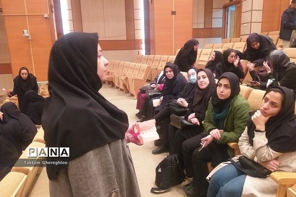 حضور مراقبین سلامت آموزش و پرورش ناحیه یک شهرری در دوره سلامت دهان و دندان