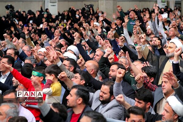 دیدار هزاران نفر از مردم قم با رهبر معظم انقلاب