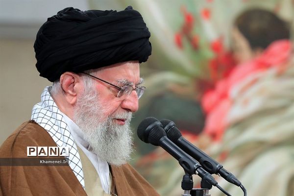 دیدار هزاران نفر از مردم قم با رهبر معظم انقلاب