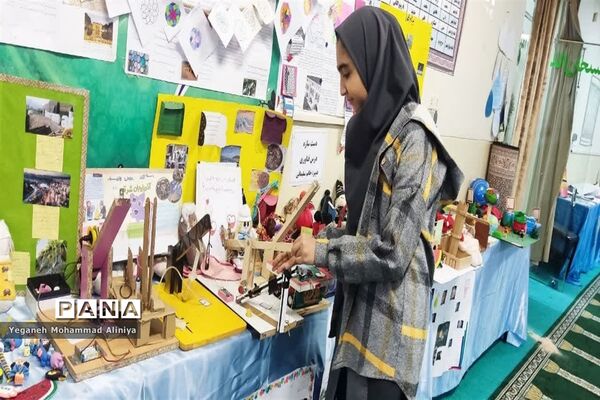 نمایشگاه خلاقیت‌های دانش‌آموزان آموزشگاه حضرت‌معصومه(س) اسلامشهر