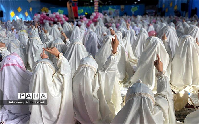 برگزاری جشن تکلیف بیش از ۷۰۰ دانش‌آموز نومکلف‌/ فیلم