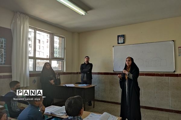 بازدید و ارزیابی کلاس‌های درس پایه ششم در آموزش و پرورش رودهن