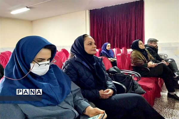 نشست توانمندسازی مراقبین سلامت ناحیه یک بهارستان