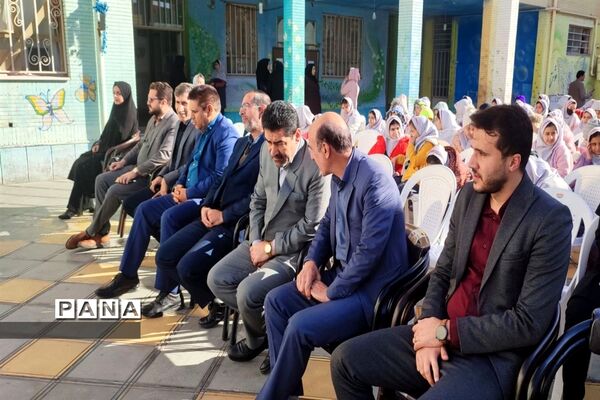 توضیع شیر رایگان در دبستان معراجی قوچان