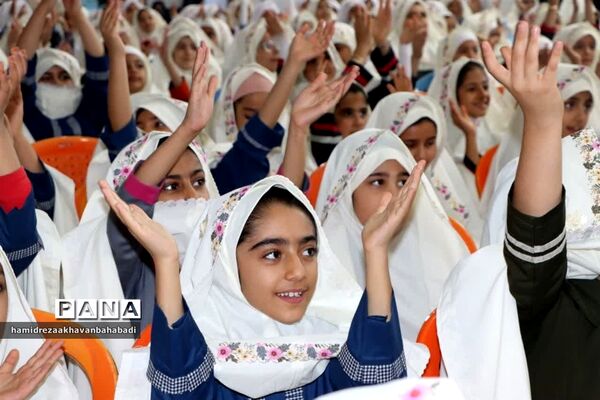 آیین جشن تکلیف ۲۰۰ دانش‌آموزان در بهاباد