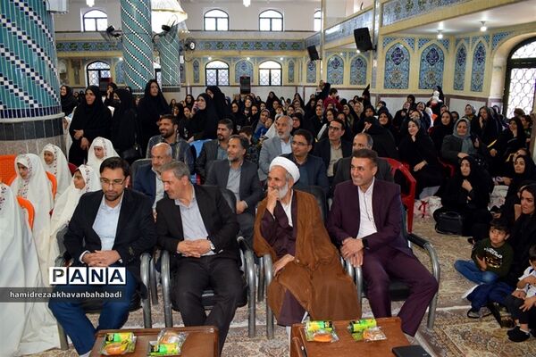 آیین جشن تکلیف ۲۰۰ دانش‌آموزان در بهاباد