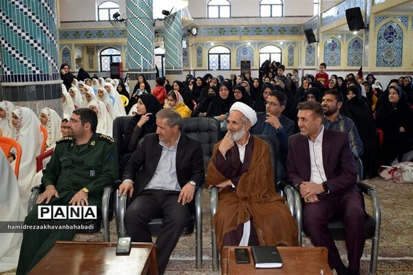 آیین جشن تکلیف ۲۰۰ دانش‌آموزان در بهاباد