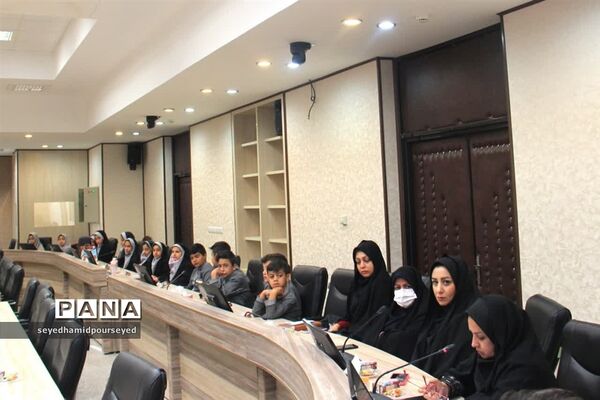 تجلیل از برگزیدگان مسابقه نشریه‌نگاری در حوزه دانش‌آموزی ابرکوه