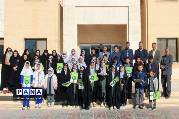 تجلیل از برگزیدگان مسابقه نشریه‌نگاری در حوزه دانش‌آموزی ابرکوه