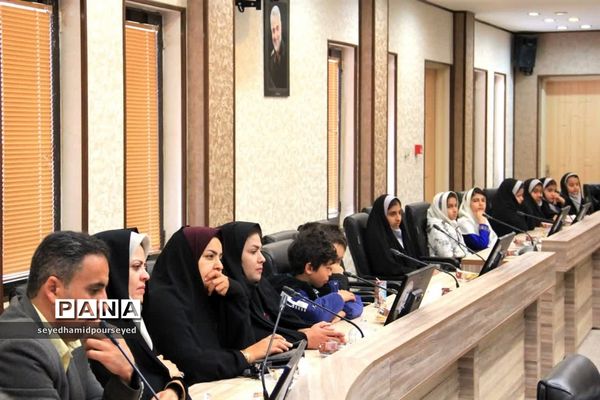 تجلیل از برگزیدگان مسابقه نشریه‌نگاری در حوزه دانش‌آموزی ابرکوه