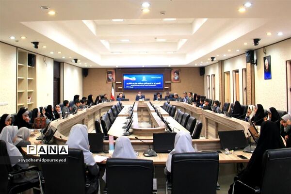 تجلیل از برگزیدگان مسابقه نشریه‌نگاری در حوزه دانش‌آموزی ابرکوه