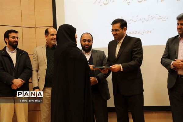 برگزاری آیین تکریم و تجلیل از پژوهشگران برتر ناحیه ۲