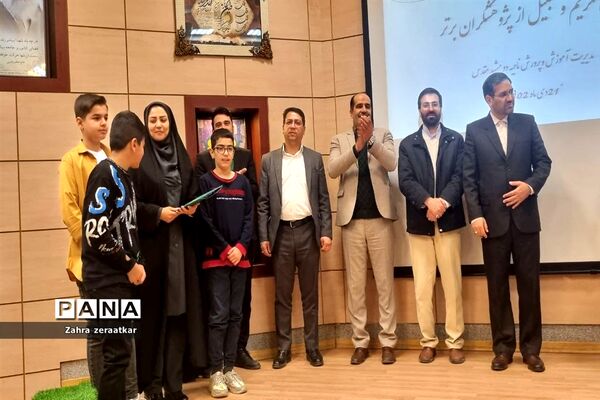 برگزاری آیین تکریم و تجلیل از پژوهشگران برتر ناحیه ۲