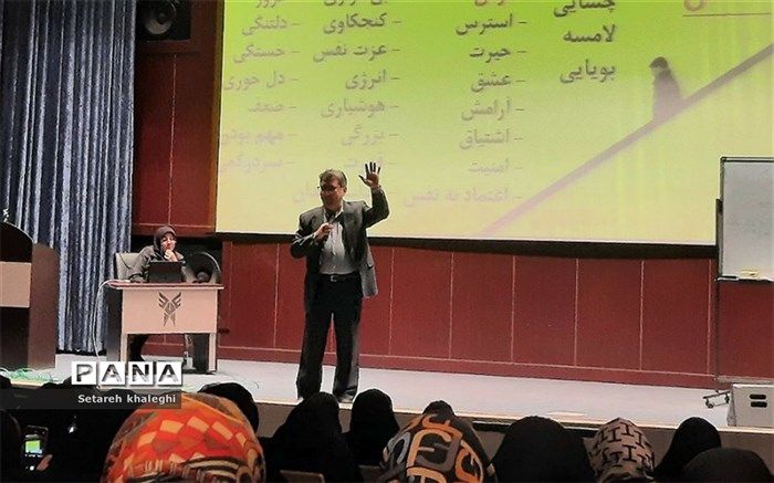 شناخت علاقه و استعدادهای نوجوانان، یکی از راه‌های بهبود ارتباط والدین با فرزندانشان است/فیلم