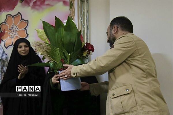 میزبانی اصحاب رسانه از یادگاران بمباران ۲۷ دی دانشگاه تبریز همزمان با سالروز تشکیل بسیج رسانه