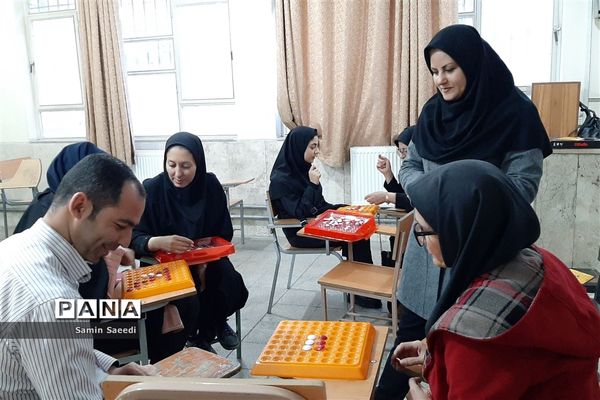 برگزاری دوره آموزشی بازی های فکری رویش ویژه فرهنگیان ناحیه ۳ شیراز