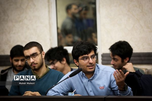 نشست صمیمی وزیر آموزش‌وپرورش با مدال‌آوران المپیادهای علمی