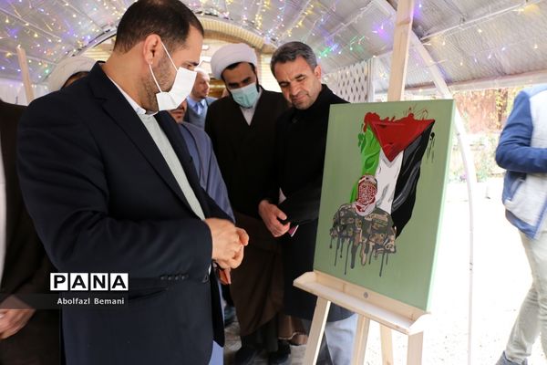 بازدید وزیرآموزش و پرورش از نمایشگاه دانش‌آموزی «آخراشه» در قم